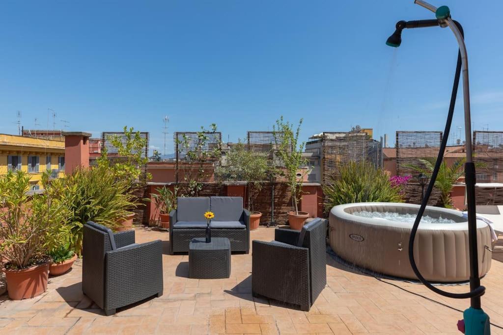 Penthouse With Jacuzzi On Private Terrace In Trastevere Rom Exterior foto