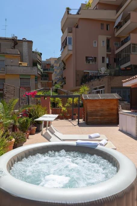 Penthouse With Jacuzzi On Private Terrace In Trastevere Rom Exterior foto
