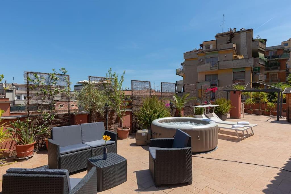 Penthouse With Jacuzzi On Private Terrace In Trastevere Rom Exterior foto