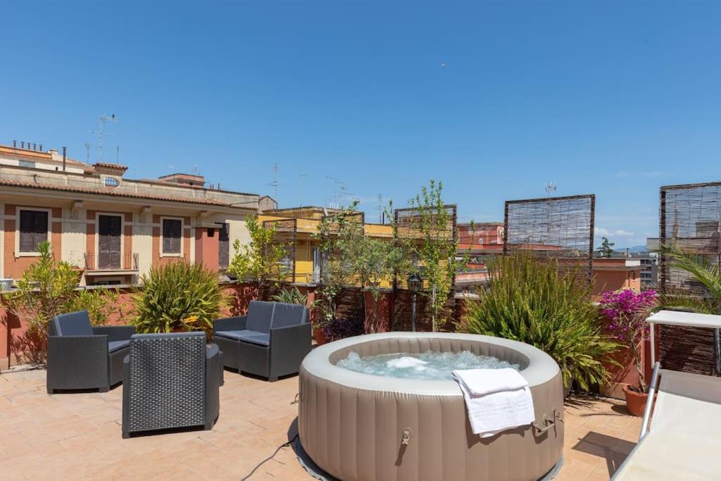 Penthouse With Jacuzzi On Private Terrace In Trastevere Rom Exterior foto