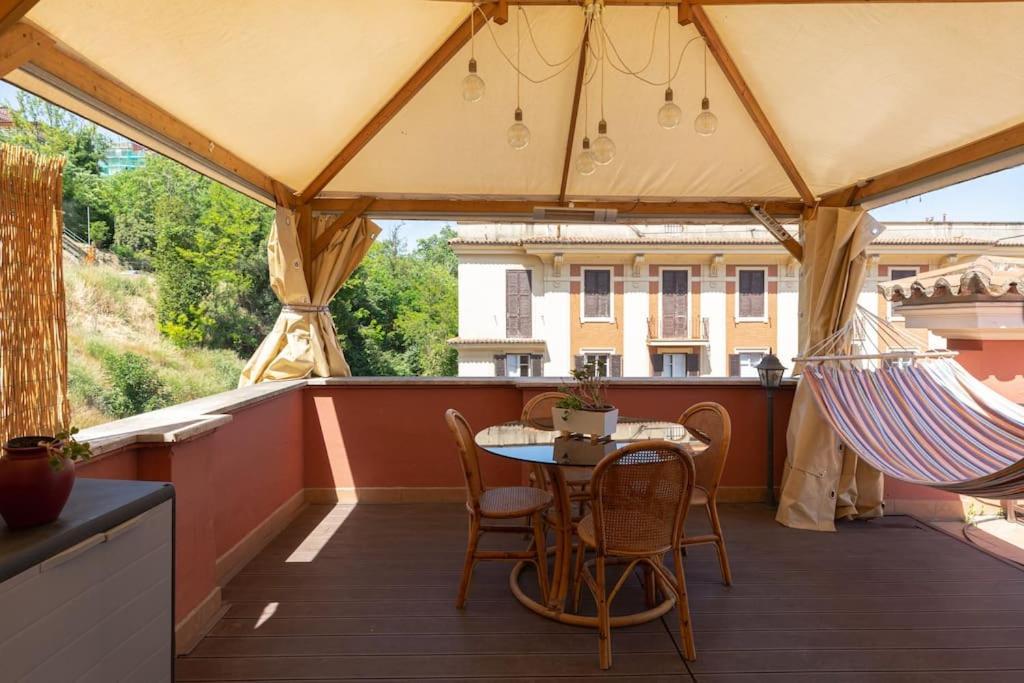 Penthouse With Jacuzzi On Private Terrace In Trastevere Rom Exterior foto